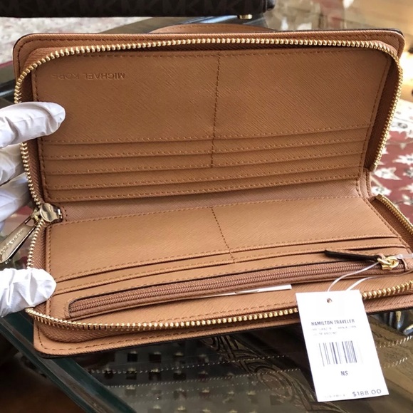 NWT 4pcs - Picture 3 of 7